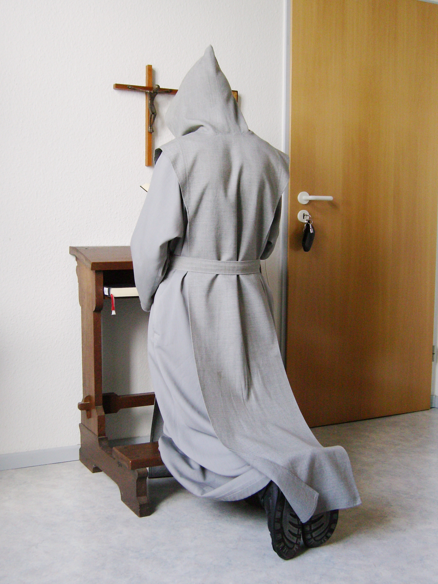 Trappist_praying_2007-08-20_dti-1